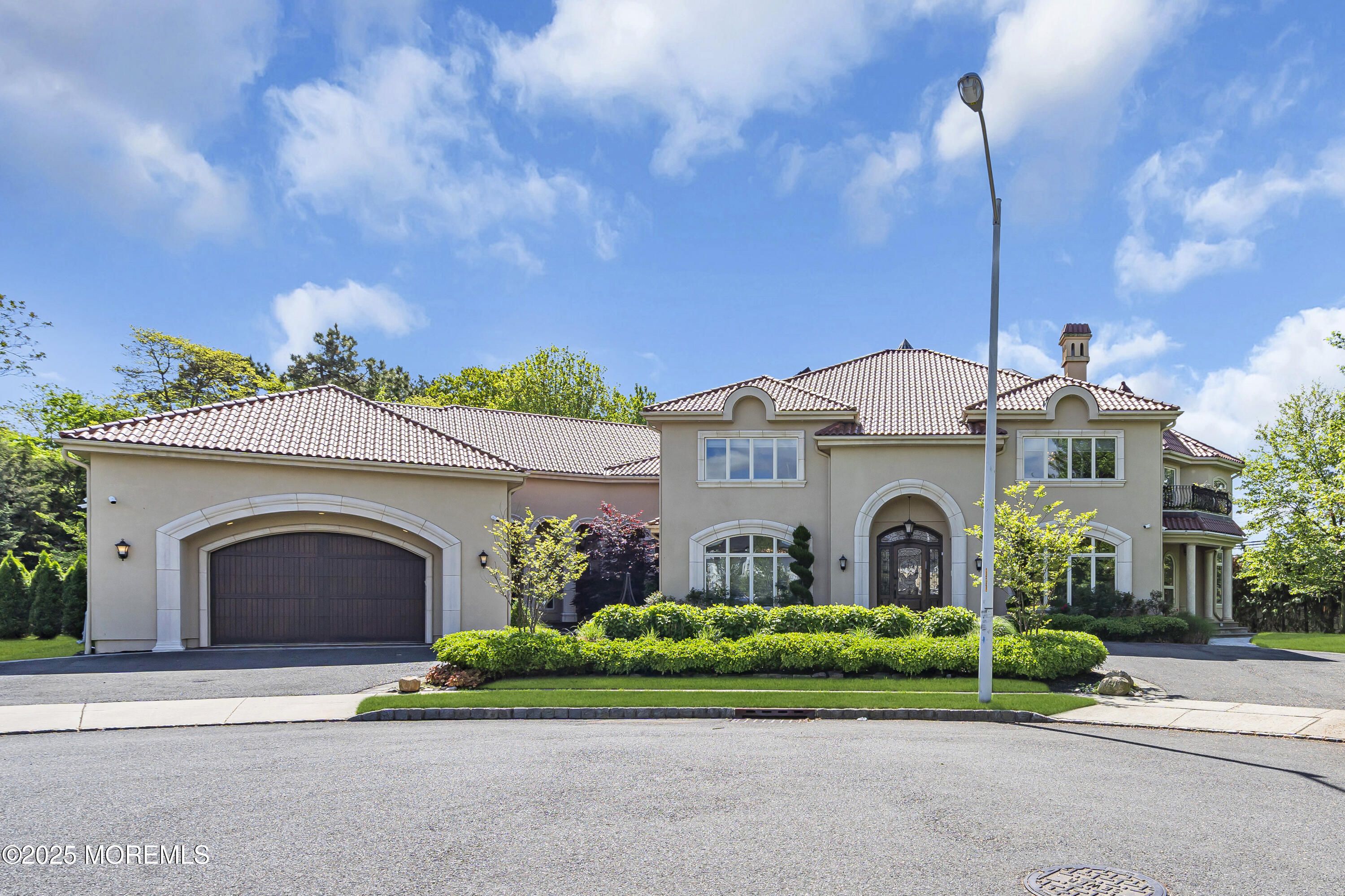 5 Champlain Court
