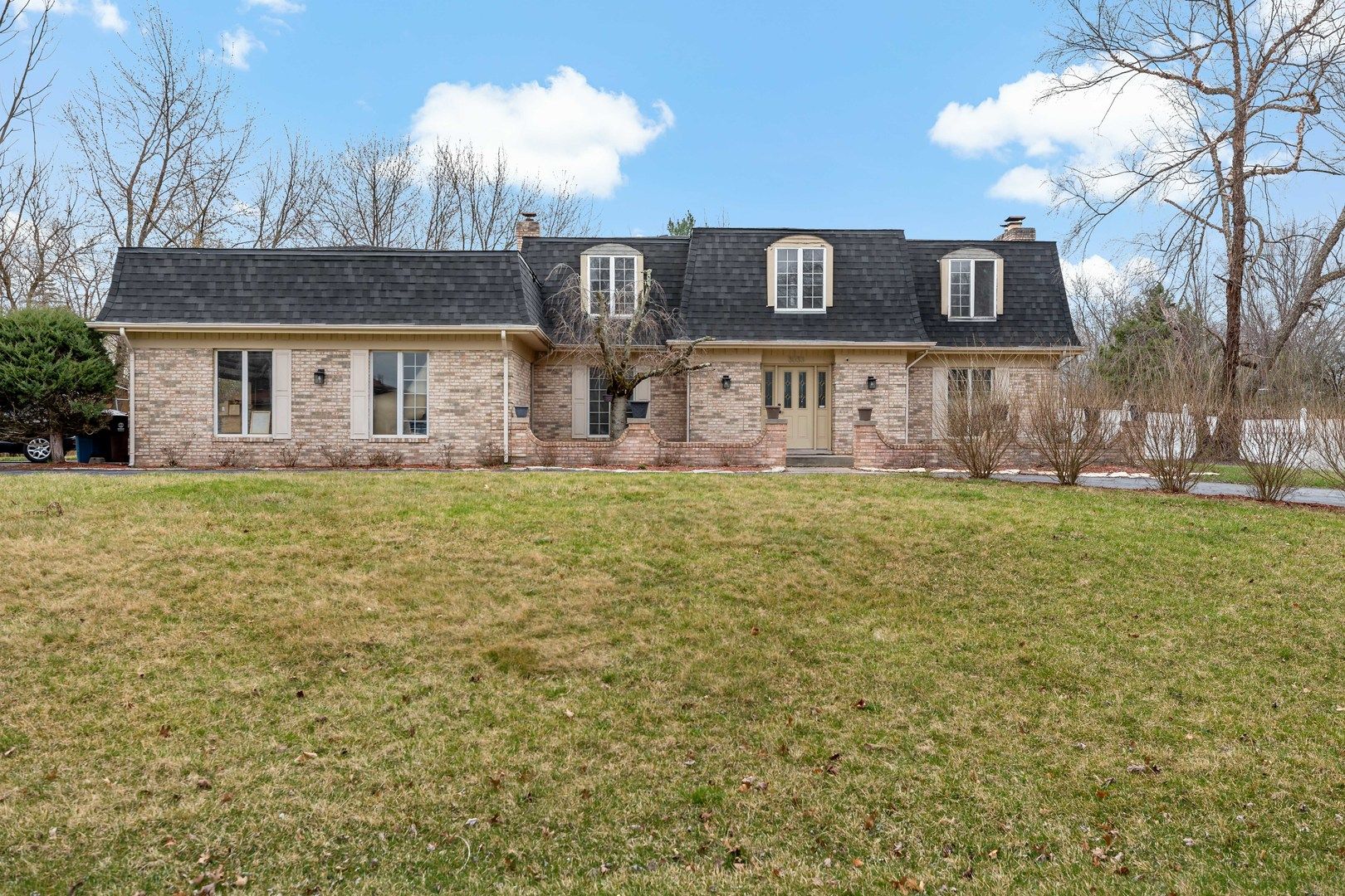 3033 E Hickory Lane