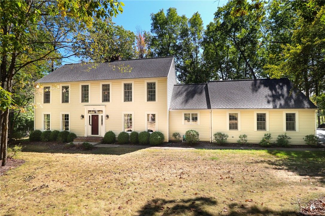 8 Knollbrook Lane W