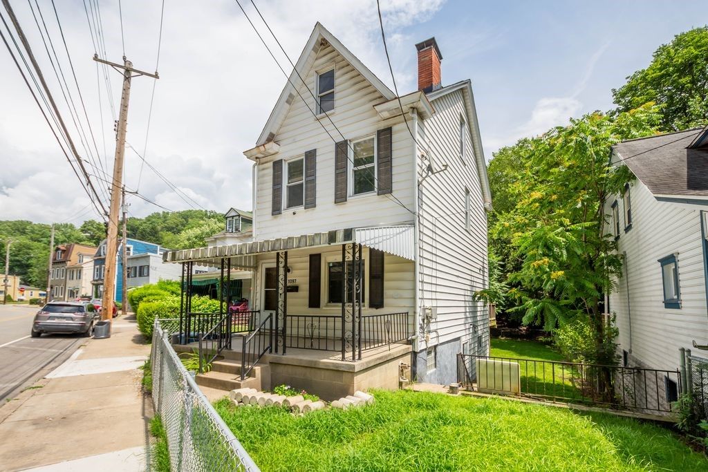 1097 Woods Run Ave