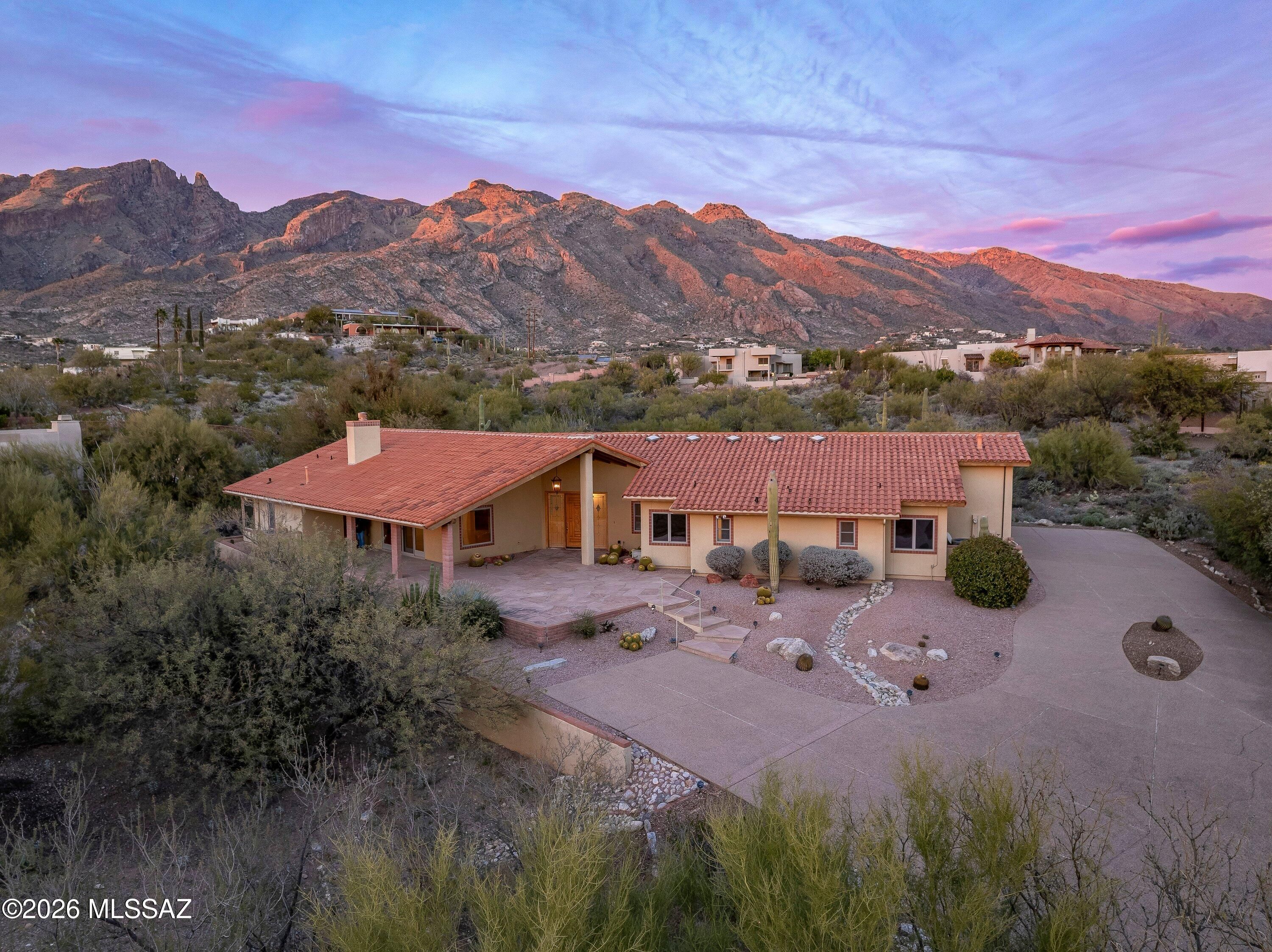 6310 N Cadena De Montanas