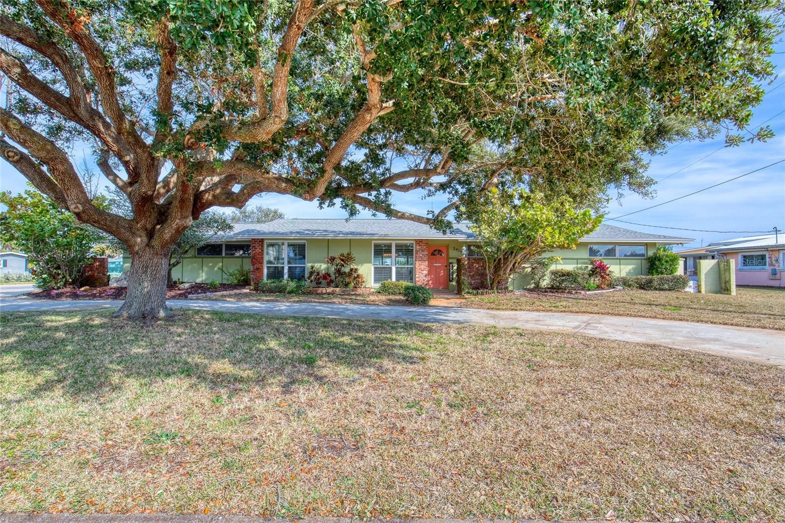 2614 N Peninsula Drive