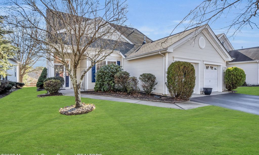 Four Seasons at Lakewood