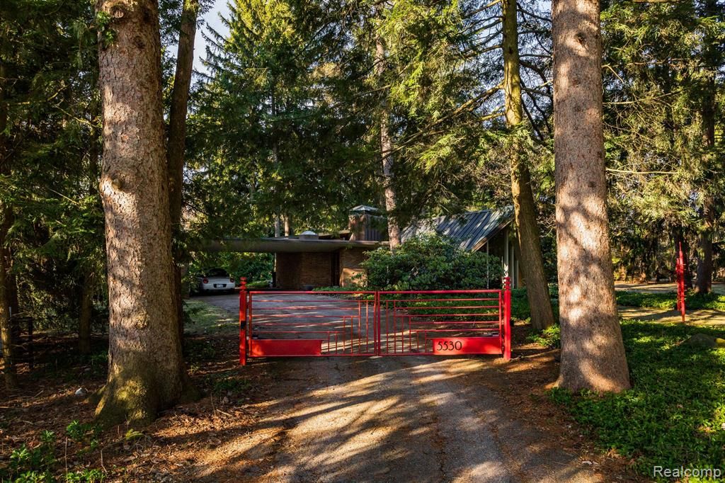 5530 Shadow Lane