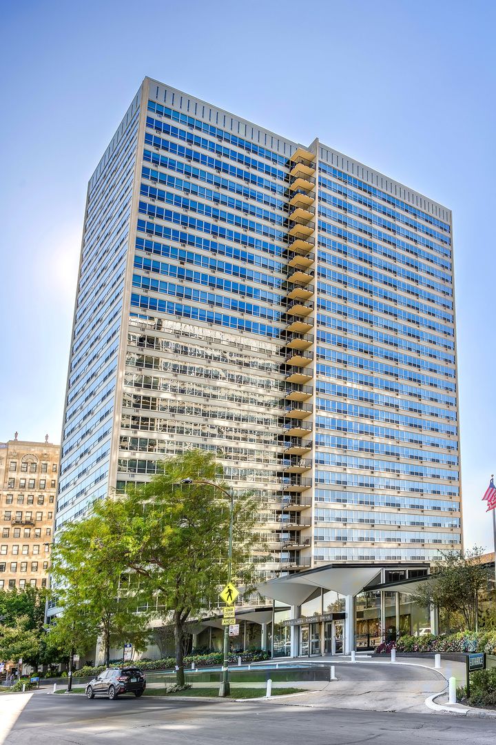 3550 N Lake Shore Drive 1725